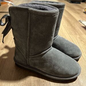 Gray Suede Boots with Ribbon Detail BearPaw